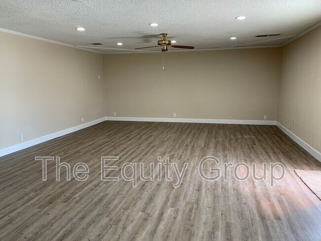 Building Photo - 1039 Chinowth St
