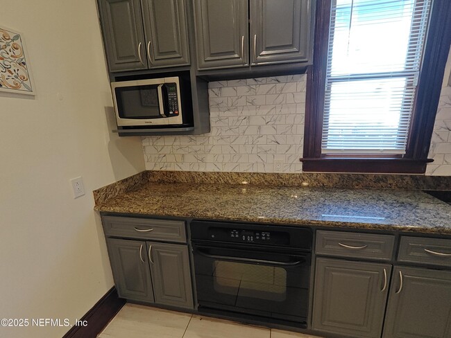 Building Photo - 1250 N Liberty St