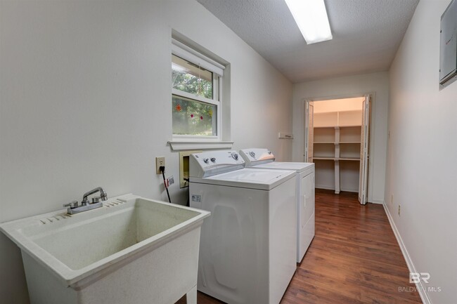 Building Photo - 54 Paddock Dr