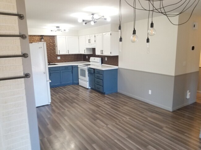 Building Photo - 510 S Phillippi St