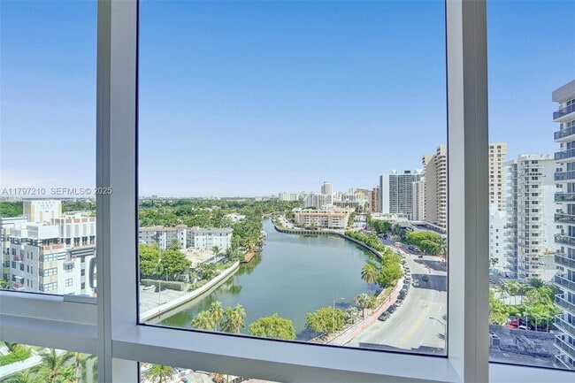 Building Photo - 102 NE 24th St