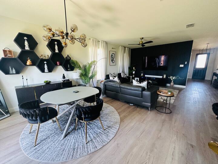 Building Photo - 528 Bronze Forest Dr