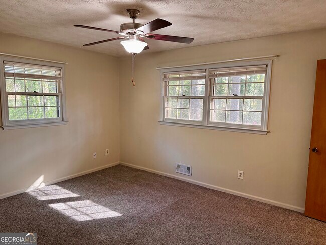 Building Photo - 3710 Creekview Cir