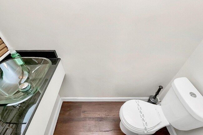 Building Photo - 2016 Brewton Dr