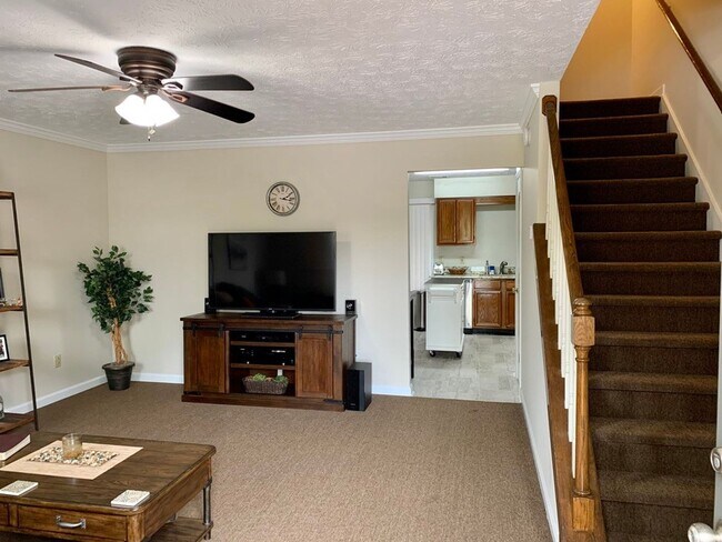 Building Photo - Shelton Park Townhome