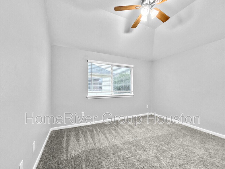 Building Photo - 835 Forest Ivy Ln