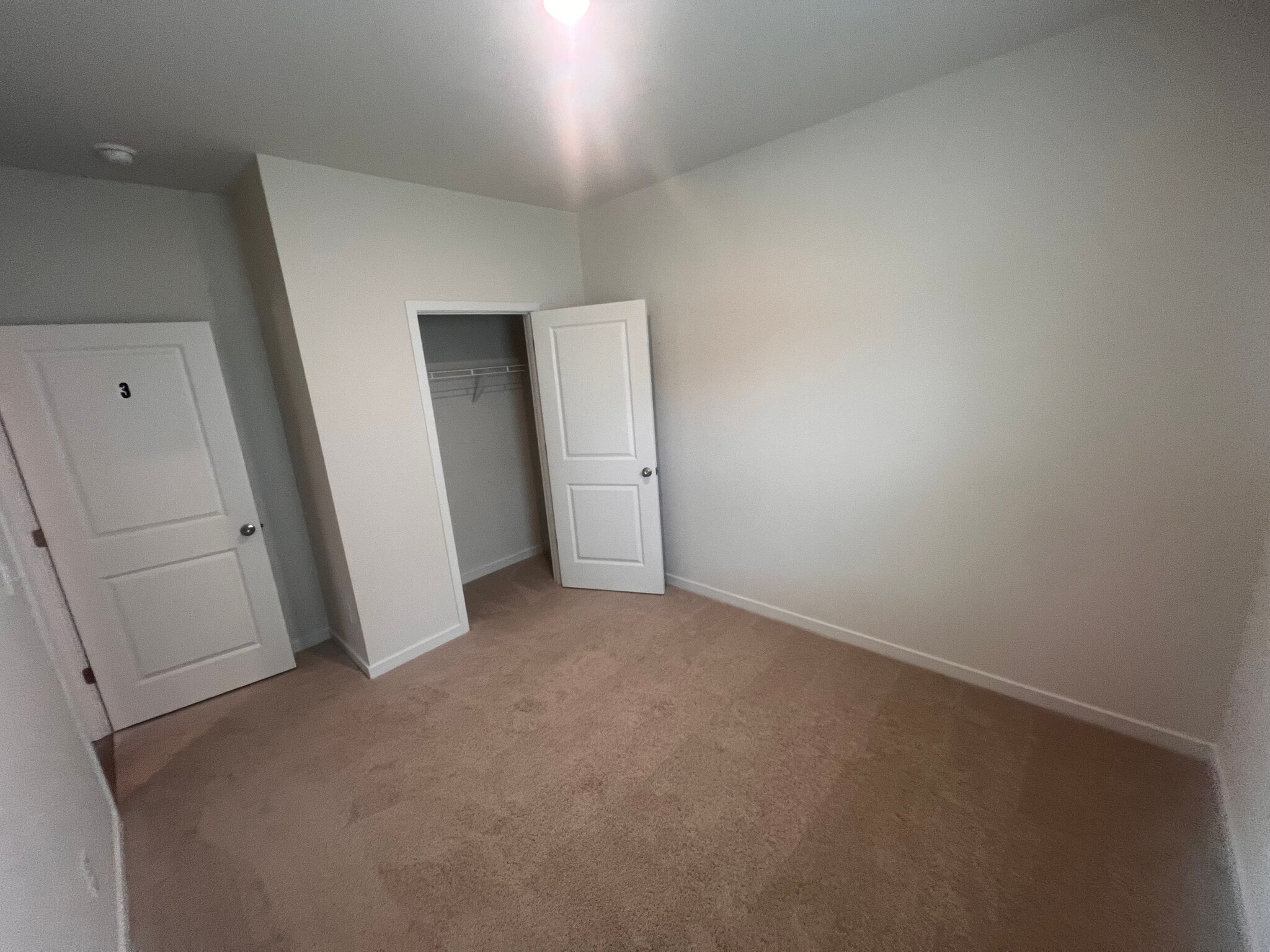 Building Photo - Room in House on Cramer Crk Dr