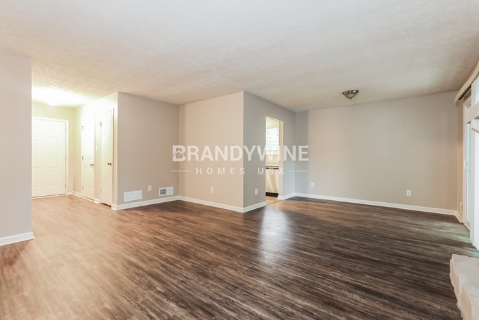 Building Photo - 9347 Forest Knoll Dr