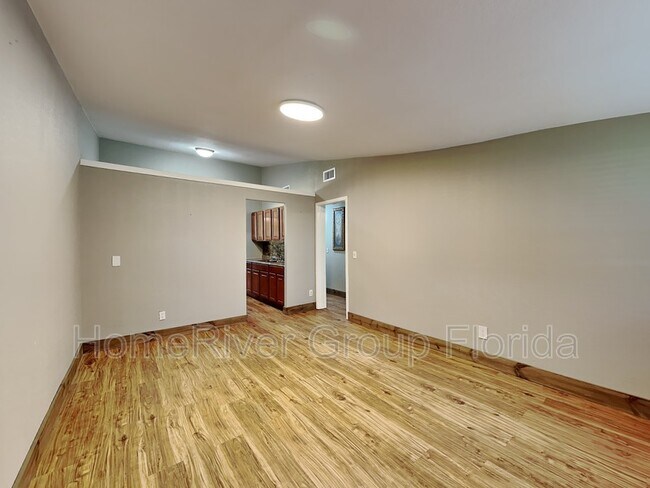 Building Photo - 416 E Welch Rd