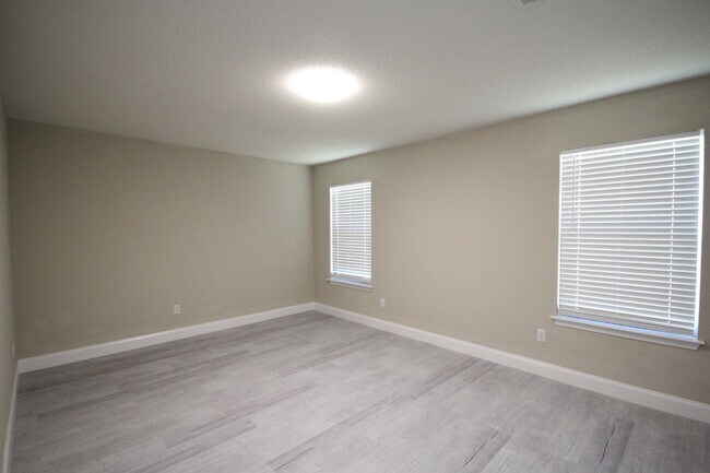 Building Photo - Southwest Pensacola 3BD/2BA with Fenced Ya...