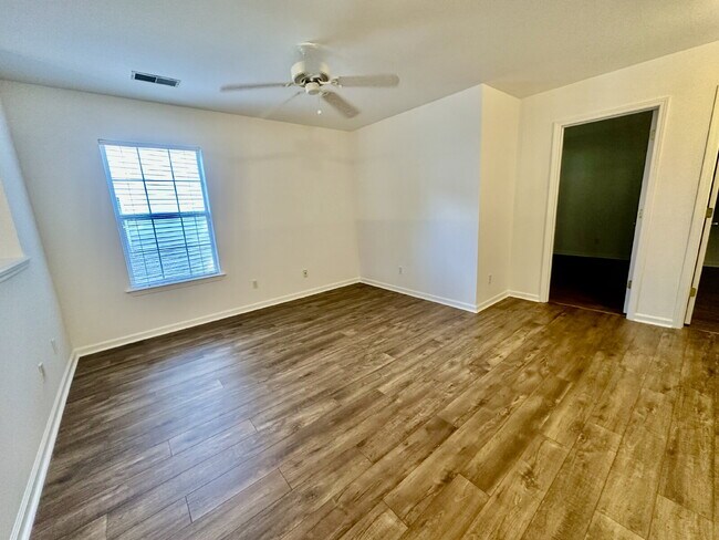 Building Photo - Four Bedroom, End Unit Townhome in the Farm!