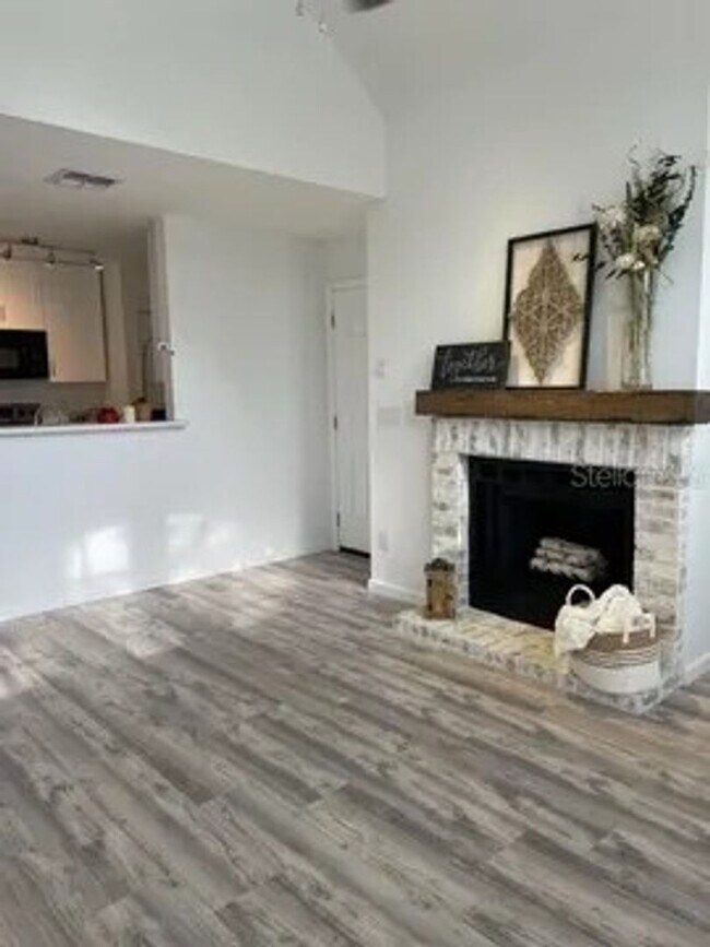 Building Photo - Charming Remodeled 2 Bed/2 Bath Condo in Altamonte Springs!