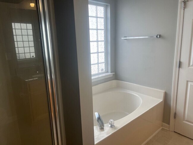 Building Photo - 8 Grosbeak Ln