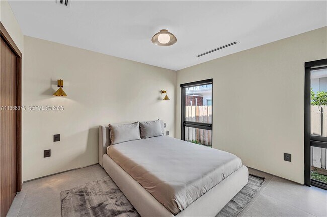 Building Photo - 1170 S Biscayne Point Rd