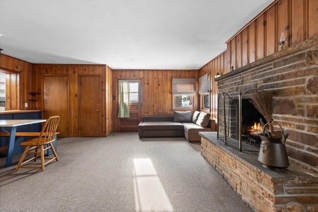 Building Photo - 9108 S Utica Ave