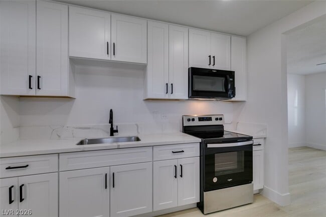 Building Photo - 254 W Basic Rd