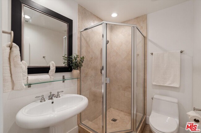 Building Photo - 6419 Ocean Front Walk