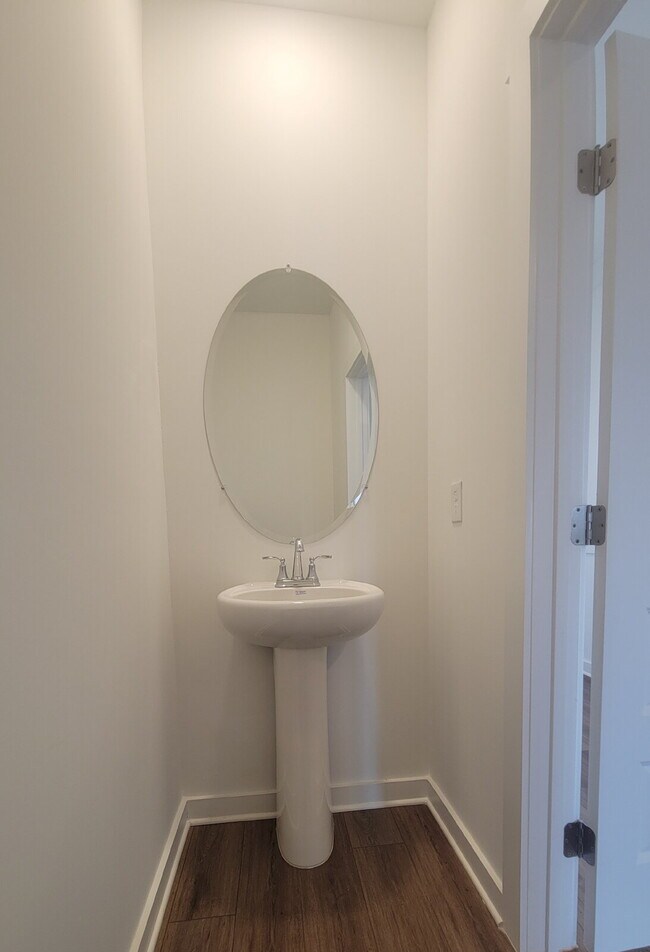 Building Photo - Section 8 Accepted!!! "Charming 3-Bed Oasis with Granite Elegance on Discovery Point Drive!"