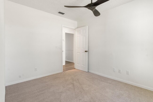 Building Photo - 1816 14th Ave SW