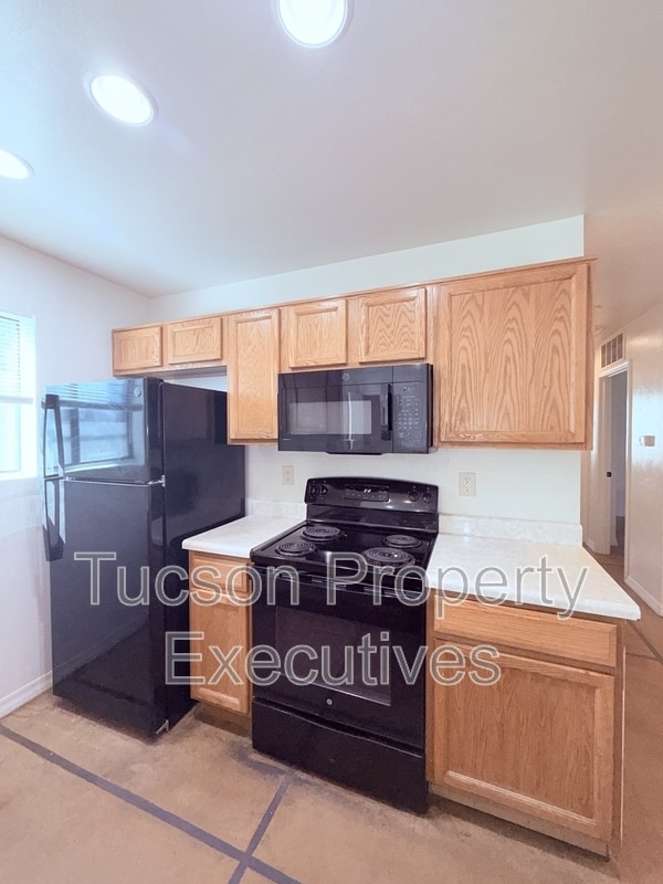 Building Photo - 1412 E 25th St