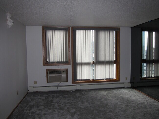 Building Photo - 433 S 7th St
