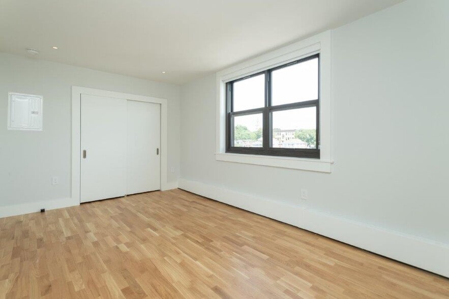 Building Photo - 1410 Columbia Rd