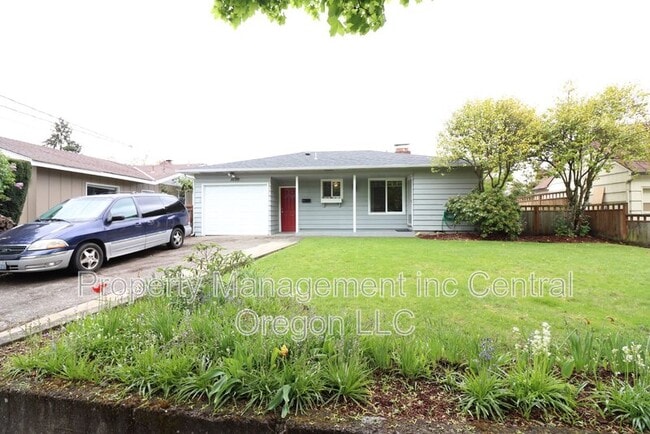 Building Photo - 1670 Yew St SE