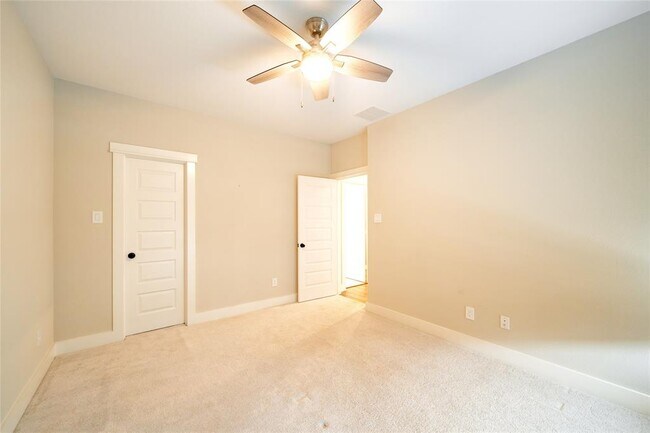 Building Photo - 10922 Brambling Wood Dr