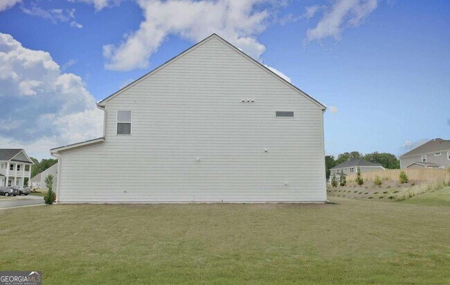 Building Photo - 504 Albertson Ave