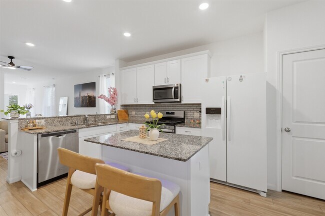 Building Photo - 24042 Hay Needle Ln