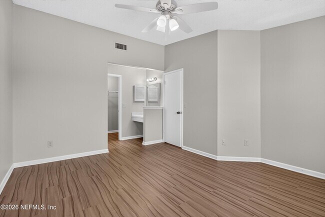 Building Photo - 8010 International Village Dr