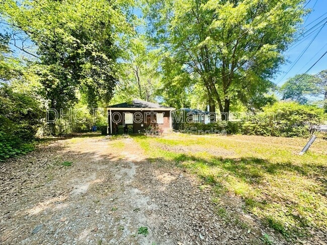 Building Photo - 2125 Larchwood Rd SW