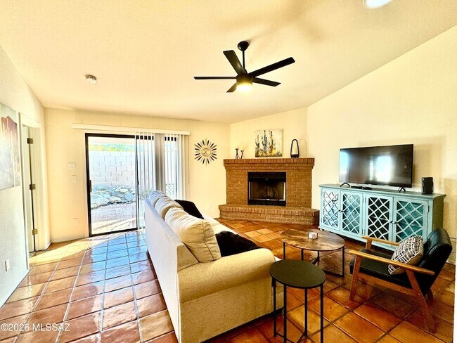 Building Photo - 9970 N Colony Dr