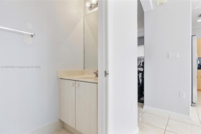 Building Photo - 1431 SE 18th Terrace