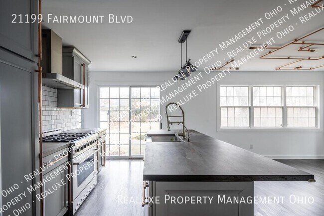 Building Photo - 21199 Fairmount Blvd