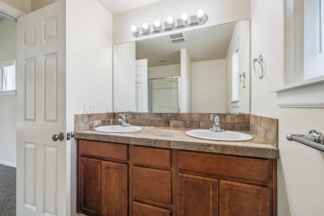 Building Photo - Great home in newer subdivision