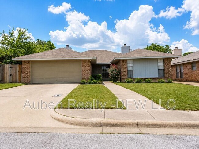 Building Photo - 1915 Spindletop Dr