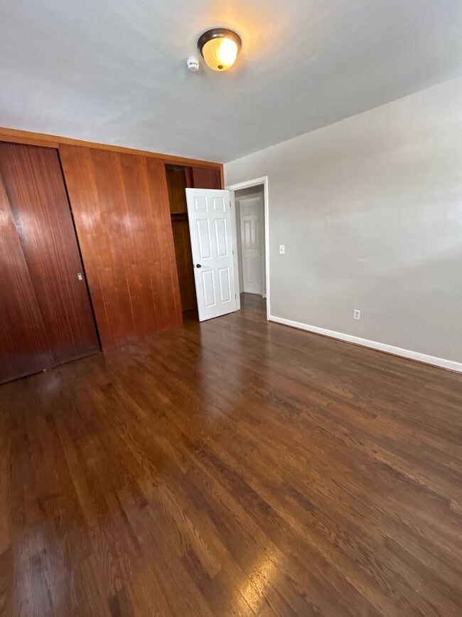 Building Photo - 3 BR 2 BA House with Garage