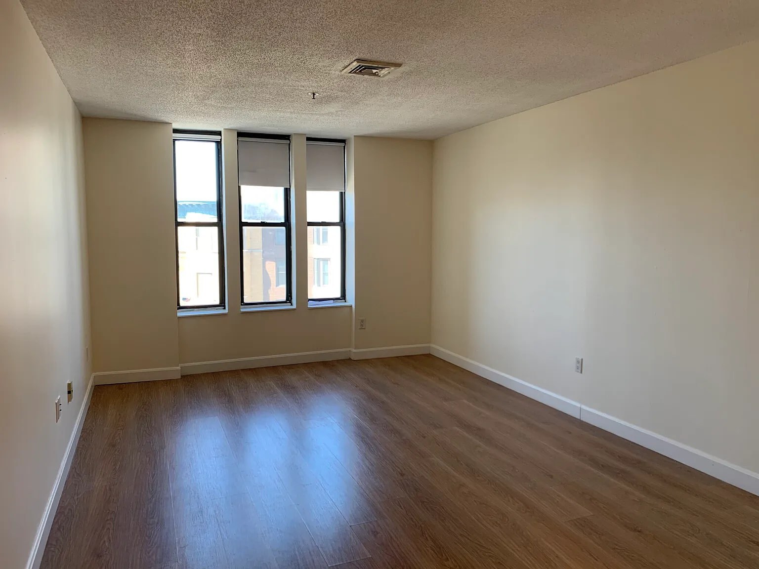 Building Photo - 1126 Boylston St