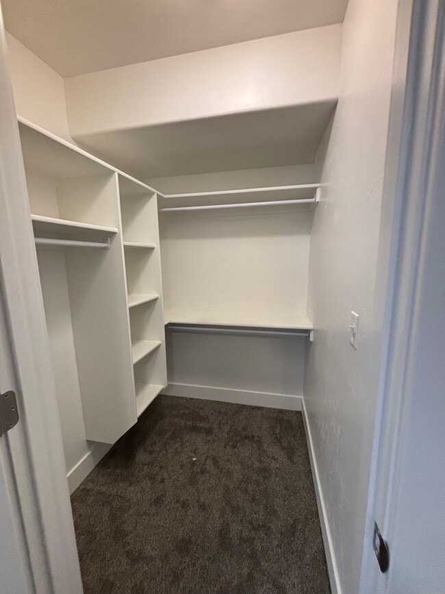 Building Photo - 448 Washington Loop