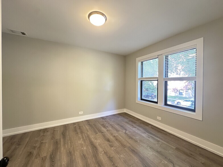 Building Photo - 1122 Maple Ave