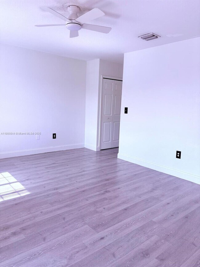 Building Photo - 11416 NW 93rd Ct