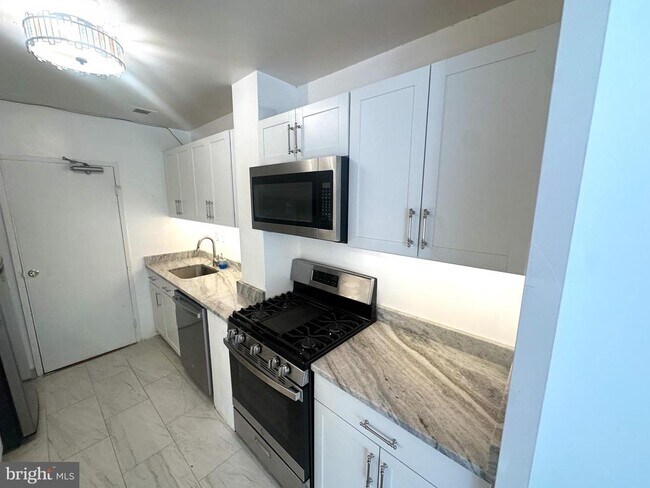 Building Photo - 6621 Wakefield Dr