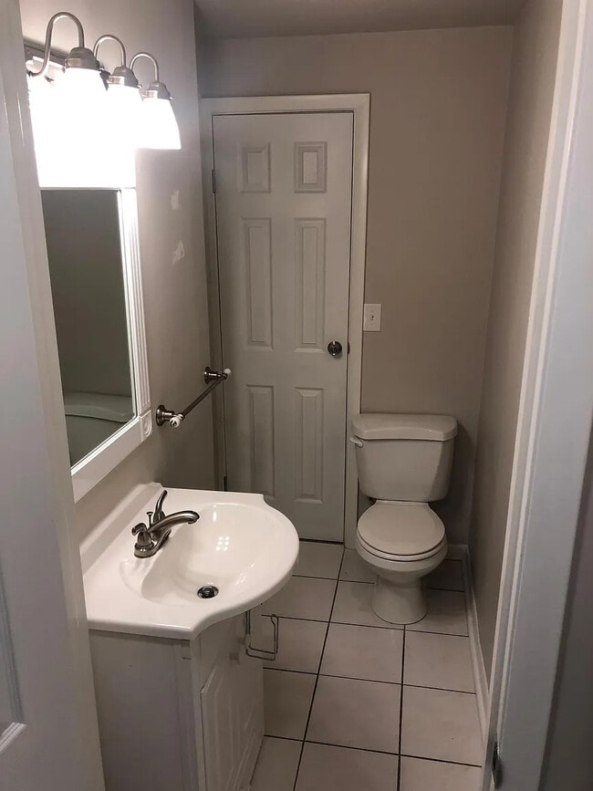 Building Photo - 2481 E Rahn Rd