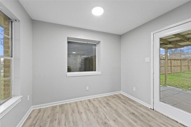 Building Photo - 10903 Maple Rock Dr