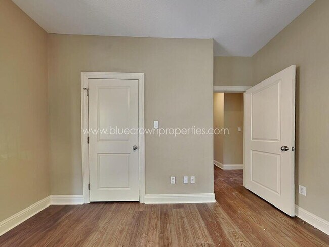 Building Photo - 5019 Mission Ave
