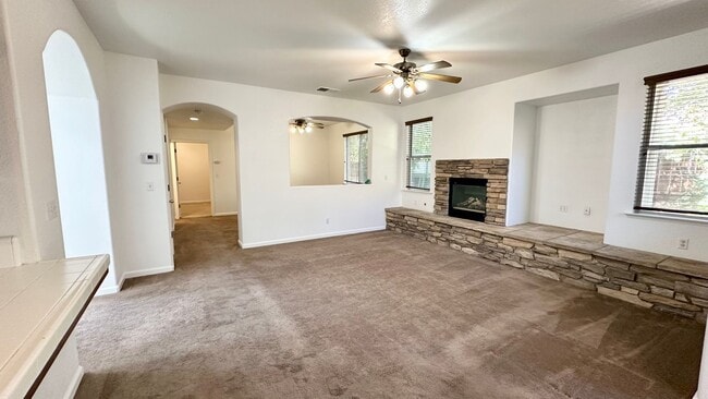 Building Photo - $2,795 Teague & Chestnut, 4 Bedroom Home -...