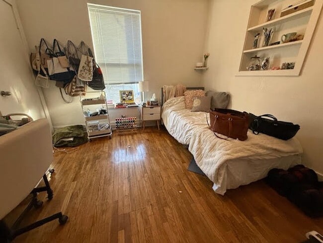 Building Photo - Sun-Filled Living with Hardwood Floors Near Downtown