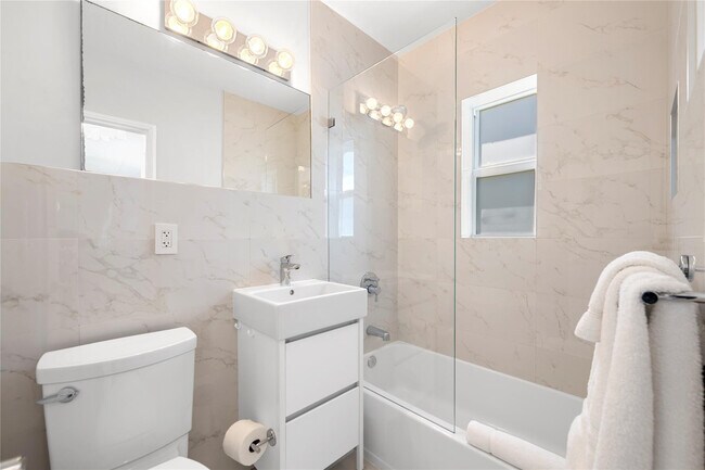 Building Photo - 3015 Seville St