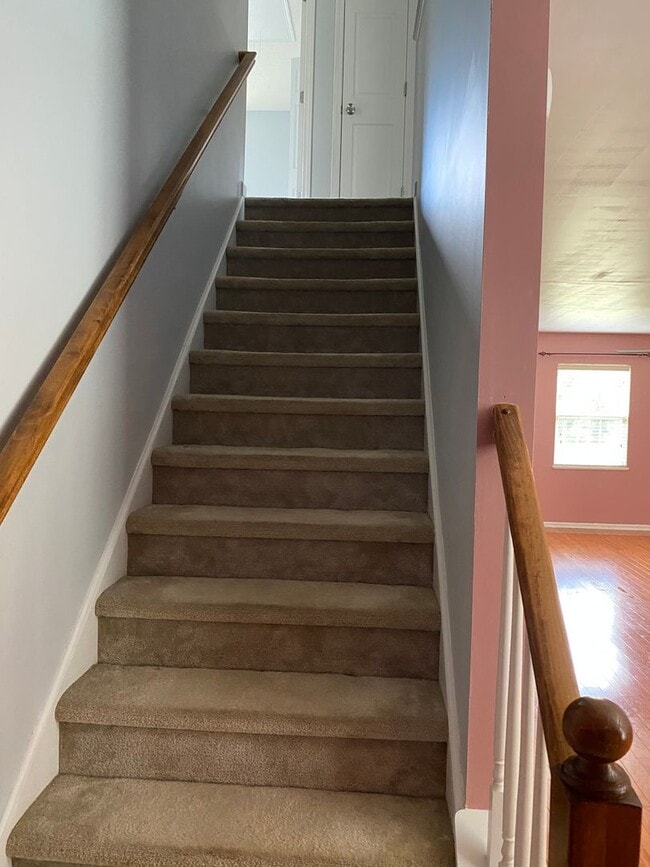 Building Photo - Beautiful 4 Bedroom
